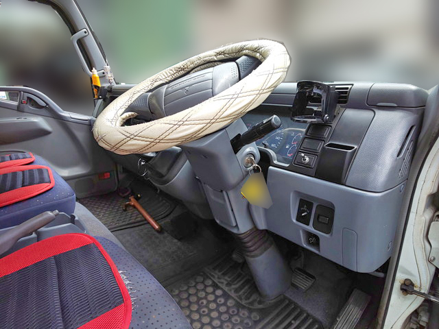 三菱ふそうキャンターパネルバン小型（2t・3t）[写真29]