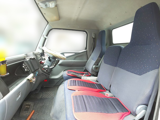 三菱ふそうキャンターパネルバン小型（2t・3t）[写真30]