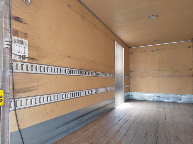 三菱ふそうキャンターパネルバン小型（2t・3t）[写真08]