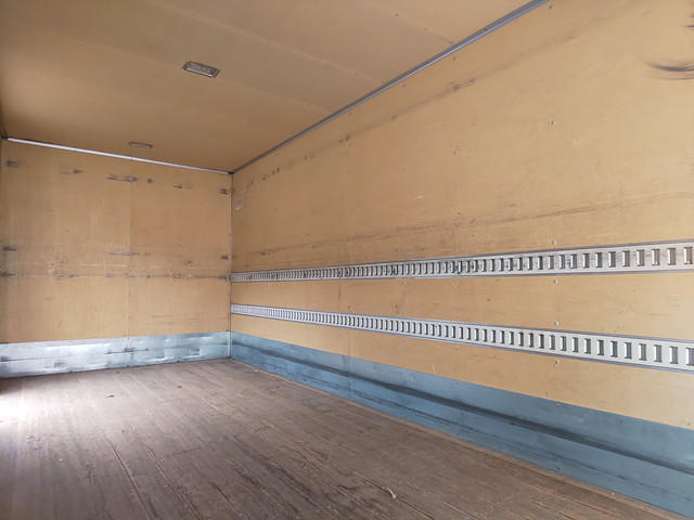 三菱ふそうキャンターパネルバン小型（2t・3t）[写真09]