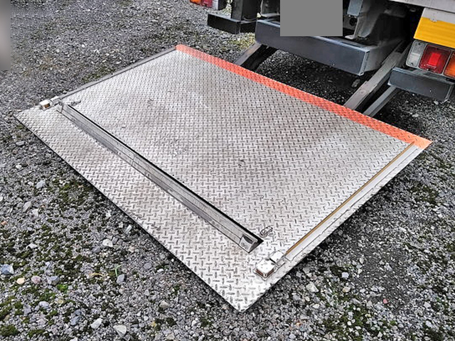 三菱ふそうキャンターアルミバン小型（2t・3t）[写真07]