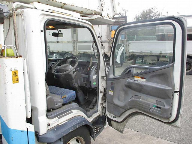 三菱ふそうキャンター高所作業車小型（2t・3t）[写真14]