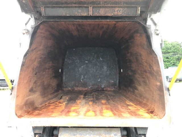 三菱ふそうファイターパッカー車（塵芥車）中型（4t）[写真12]