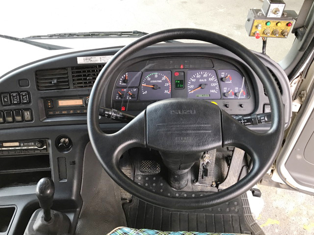 いすゞギガパッカー車（塵芥車）大型（10t）[写真36]