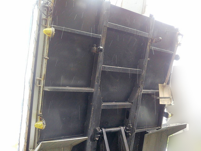 UDトラックスコンドルダンプ・クレーン付小型（2t・3t）[写真22]