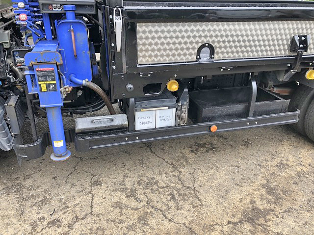 三菱ふそうキャンタークレーン4段小型（2t・3t）[写真11]