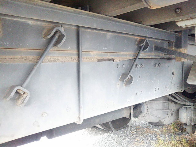 三菱ふそうスーパーグレート平ボディ大型（10t）[写真13]