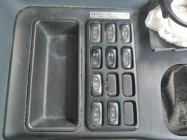 三菱ふそうスーパーグレート平ボディ大型（10t）[写真25]