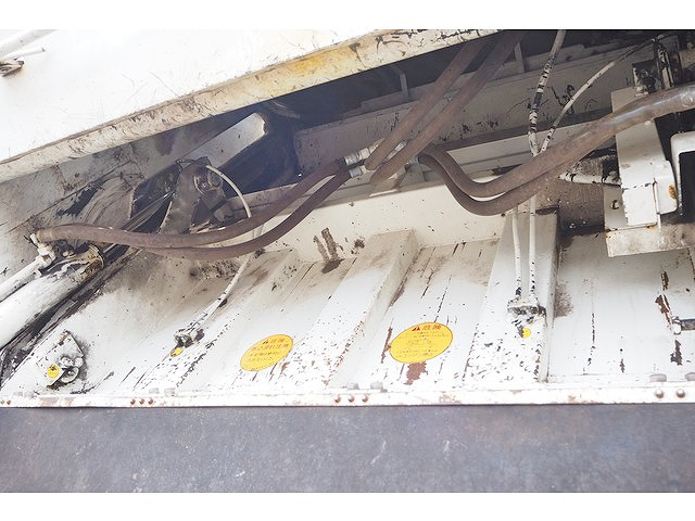 日野レンジャーパッカー車（塵芥車）中型（4t）[写真15]