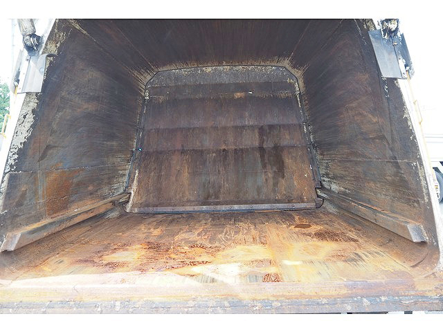 日野レンジャーパッカー車（塵芥車）中型（4t）[写真18]