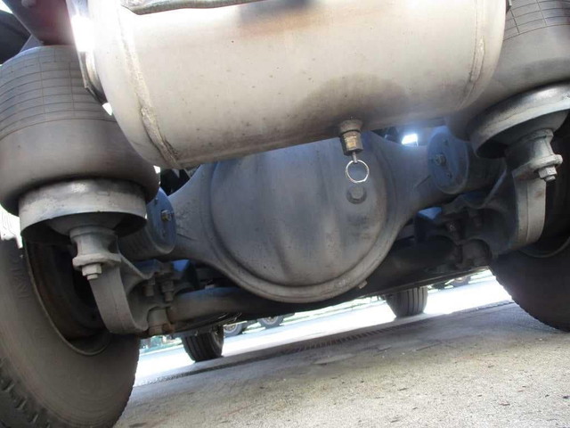 UDトラックスクオントレーラーヘッド（トラクターヘッド）大型（10t）[写真11]