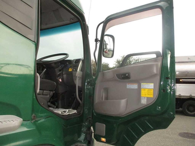 UDトラックスクオントレーラーヘッド（トラクターヘッド）大型（10t）[写真12]