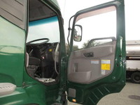 UDトラックスクオントレーラーヘッド（トラクターヘッド）大型（10t）[写真12]