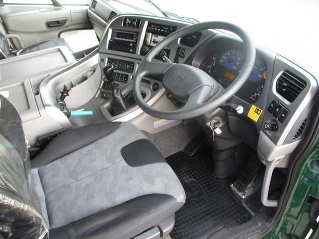 UDトラックスクオントレーラーヘッド（トラクターヘッド）大型（10t）[写真13]