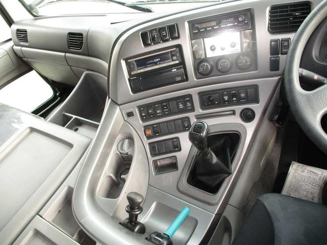 UDトラックスクオントレーラーヘッド（トラクターヘッド）大型（10t）[写真14]