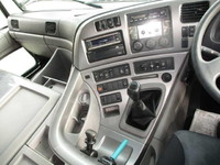 UDトラックスクオントレーラーヘッド（トラクターヘッド）大型（10t）[写真14]