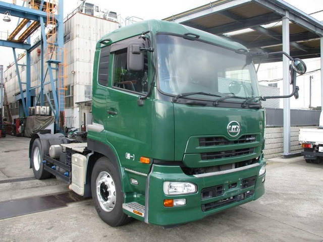 UDトラックスクオントレーラーヘッド（トラクターヘッド）大型（10t）[写真03]