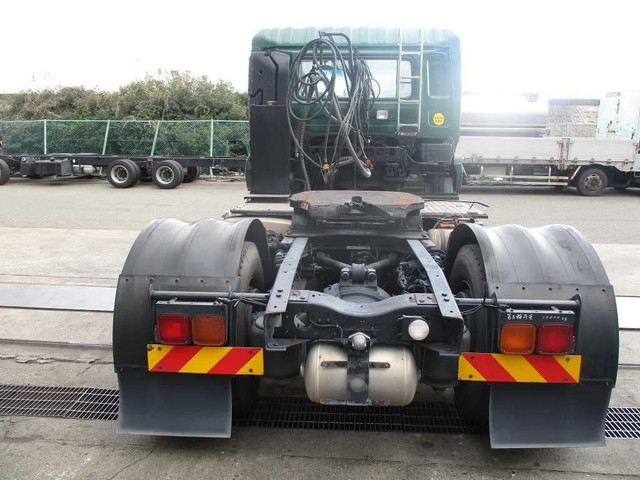 UDトラックスクオントレーラーヘッド（トラクターヘッド）大型（10t）[写真05]