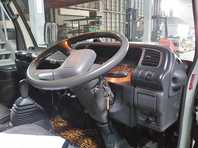 いすゞエルフ平ボディ小型（2t・3t）[写真24]