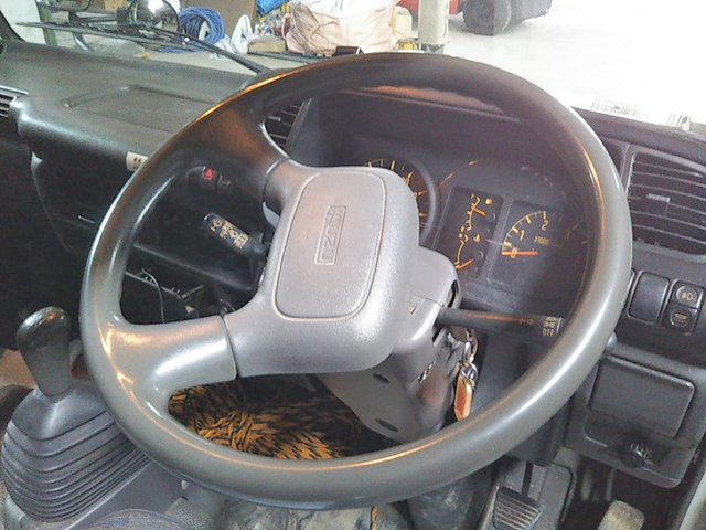 いすゞエルフ平ボディ小型（2t・3t）[写真27]