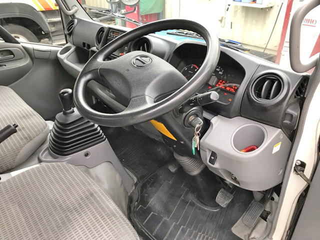 日野デュトロ冷凍車（冷蔵車）小型（2t・3t）[写真28]