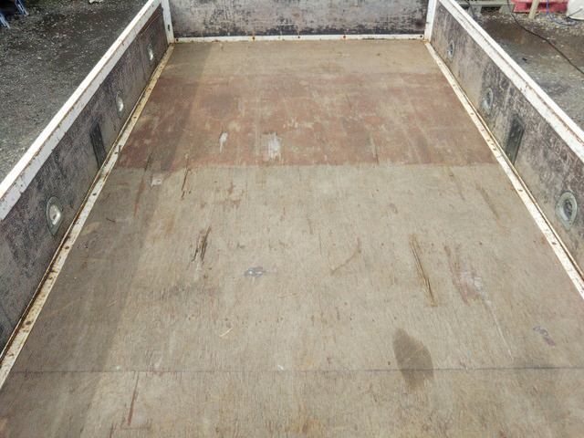 いすゞエルフ平ボディ小型（2t・3t）[写真10]