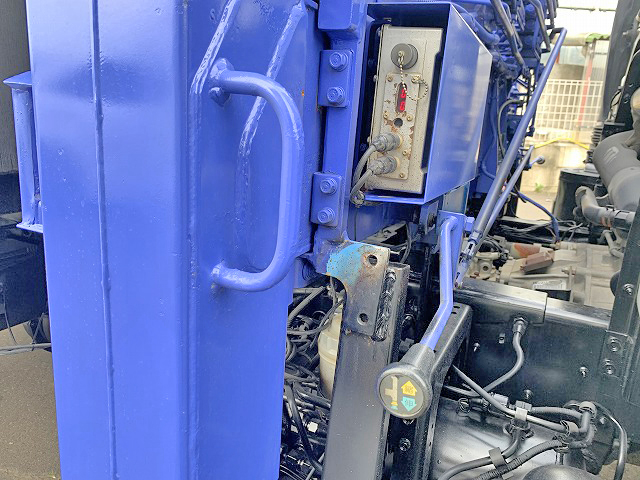 いすゞフォワードセルフクレーン3段中型（4t）[写真16]