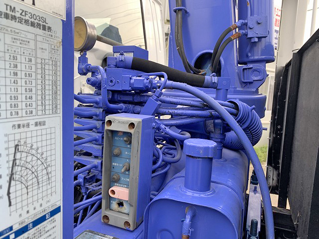 いすゞフォワードセルフクレーン3段中型（4t）[写真18]