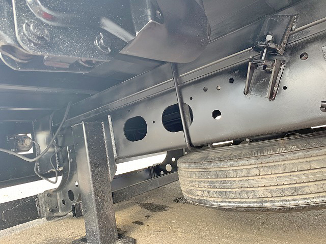 いすゞフォワードセルフクレーン3段中型（4t）[写真24]