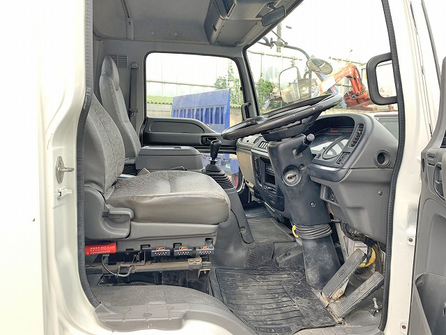 いすゞフォワードセルフクレーン3段中型（4t）[写真31]