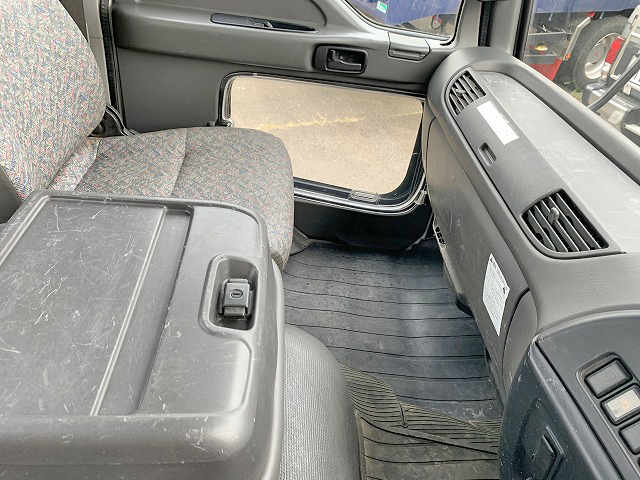 いすゞフォワードセルフクレーン3段中型（4t）[写真34]