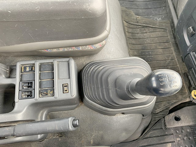 いすゞフォワードセルフクレーン3段中型（4t）[写真35]