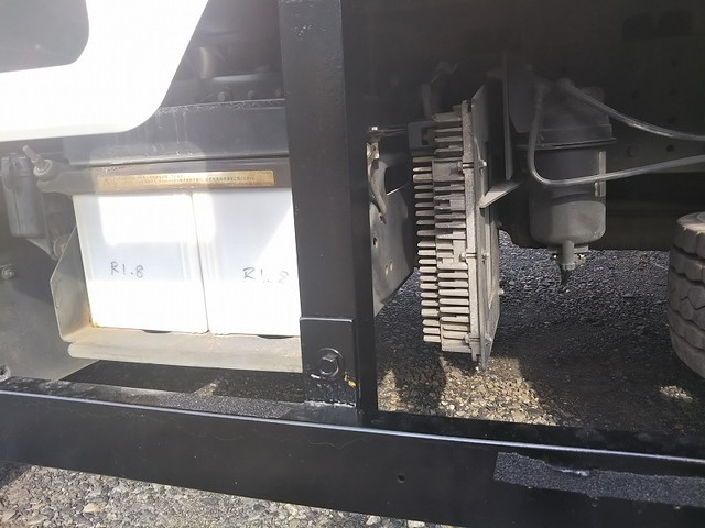 三菱ふそうキャンターアルミブロック小型（2t・3t）[写真06]