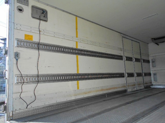 いすゞフォワード冷凍車（冷蔵車）中型（4t）[写真12]