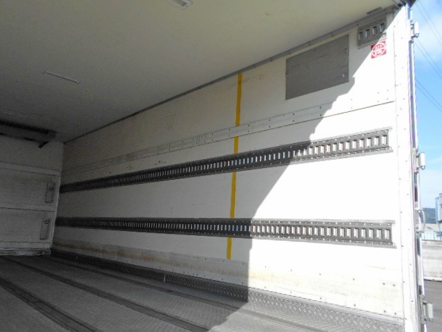 いすゞフォワード冷凍車（冷蔵車）中型（4t）[写真13]