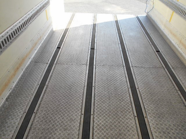 いすゞフォワード冷凍車（冷蔵車）中型（4t）[写真15]