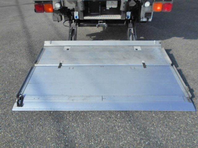 いすゞフォワード冷凍車（冷蔵車）中型（4t）[写真16]