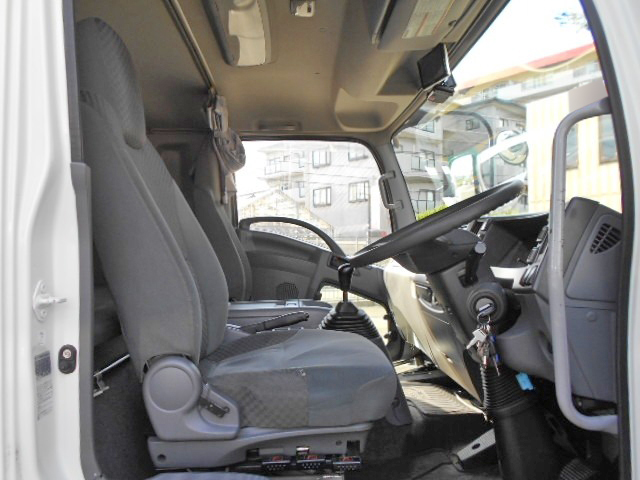 いすゞフォワード冷凍車（冷蔵車）中型（4t）[写真21]