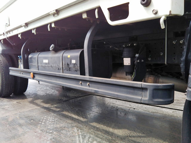 三菱ふそうキャンター平ボディ小型（2t・3t）[写真17]