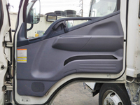 三菱ふそうキャンター平ボディ小型（2t・3t）[写真28]