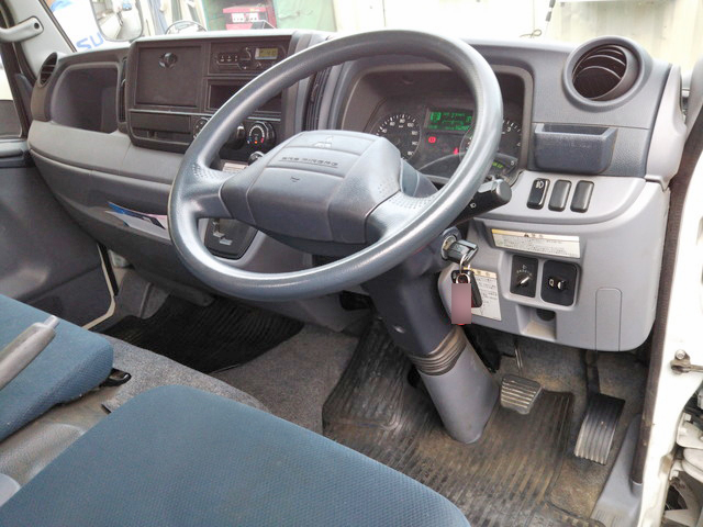 三菱ふそうキャンター平ボディ小型（2t・3t）[写真30]