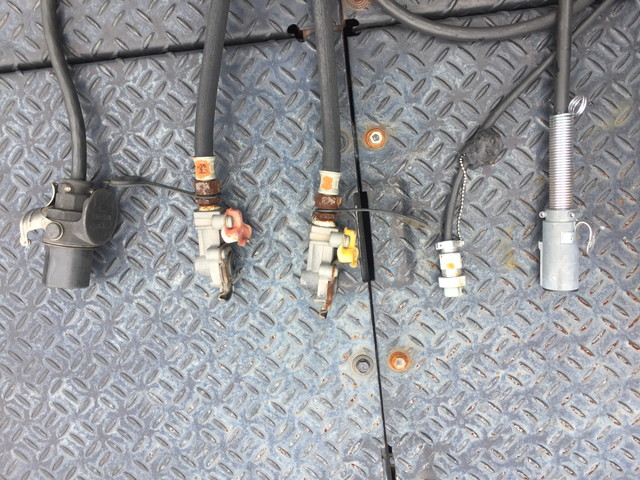 日野プロフィアトレーラーヘッド（トラクターヘッド）大型（10t）[写真13]