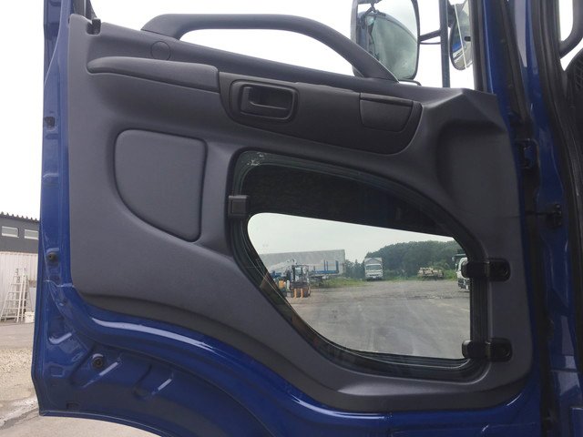 日野プロフィアトレーラーヘッド（トラクターヘッド）大型（10t）[写真24]