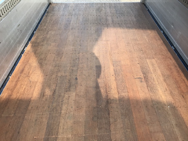 いすゞフォワードアルミウイング中型（4t）[写真14]