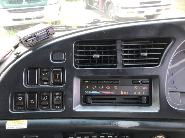 いすゞフォワードアルミウイング中型（4t）[写真30]