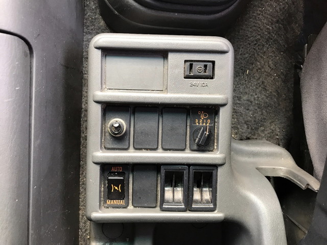 いすゞフォワードアルミウイング中型（4t）[写真35]