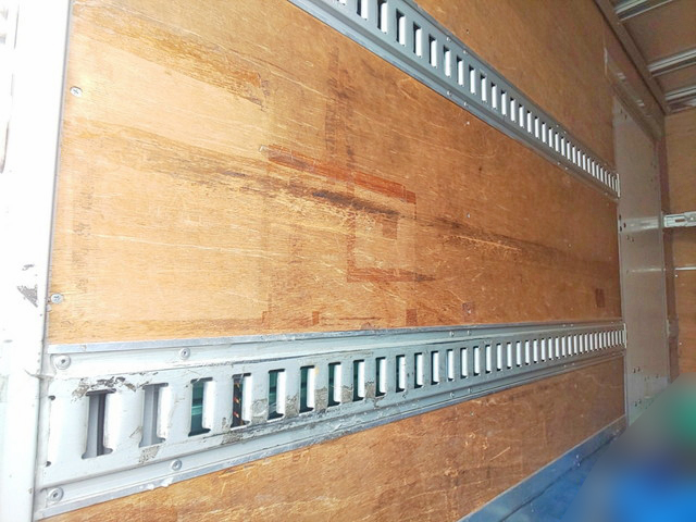 いすゞエルフアルミバン小型（2t・3t）[写真04]