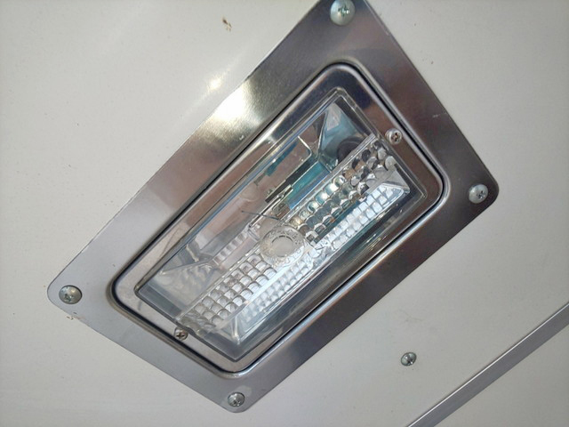 いすゞエルフパネルバン小型（2t・3t）[写真11]