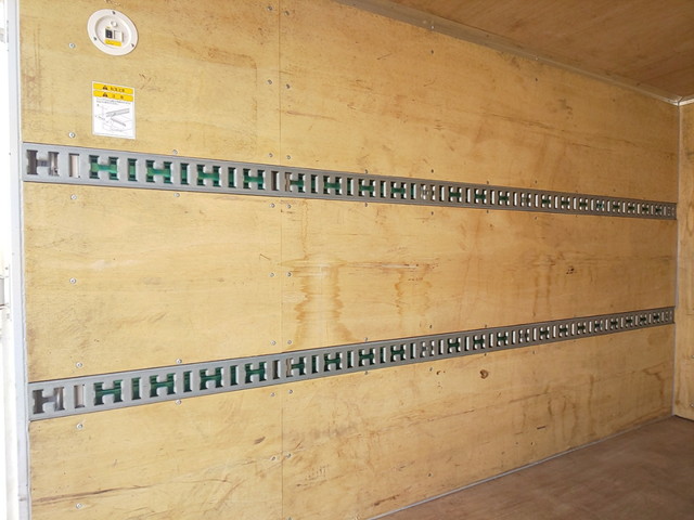 三菱ふそうキャンターアルミバン小型（2t・3t）[写真11]