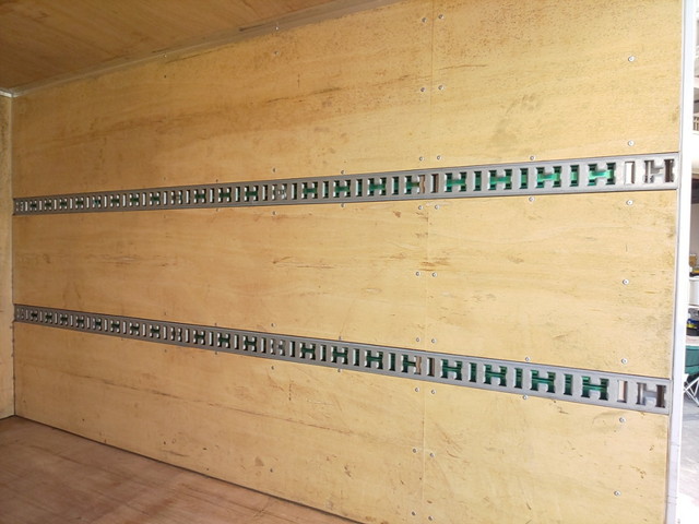 三菱ふそうキャンターアルミバン小型（2t・3t）[写真12]